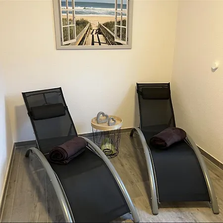 Nordsee In Pewsum Mit Dachterrasse, 2 Schlafzimmer
